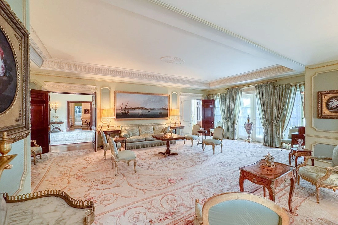 Spacious house 1859 m2 in Toronto, Canada