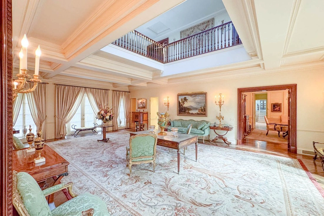 Spacious house 1859 m2 in Toronto, Canada