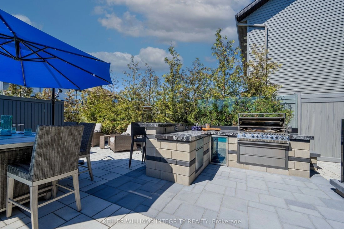 خانهای جادار، 302 مترمربع در اتاوا، کانادا