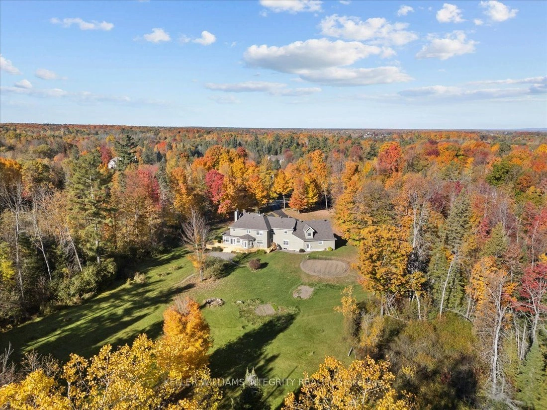 Big family house 395 m2 in Ottawa, Canada