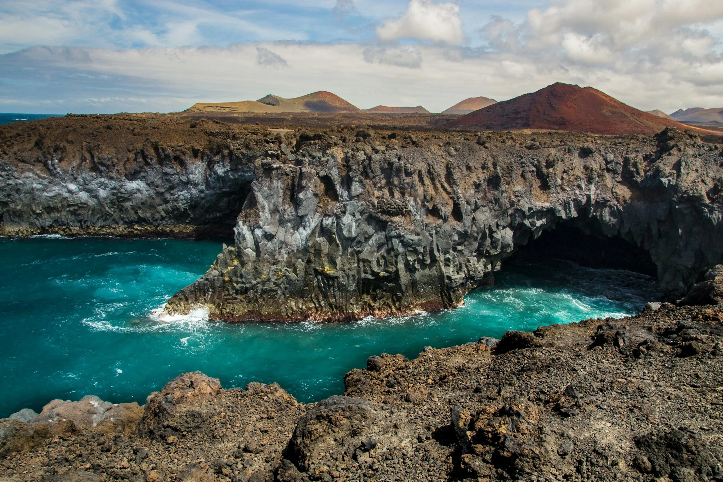 Low-cost international payments to Canary Islands | VelesClub Int.