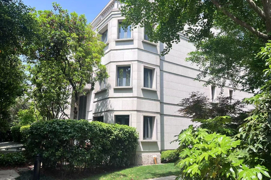 Bright apartment 330 m2 in Shanghai, China