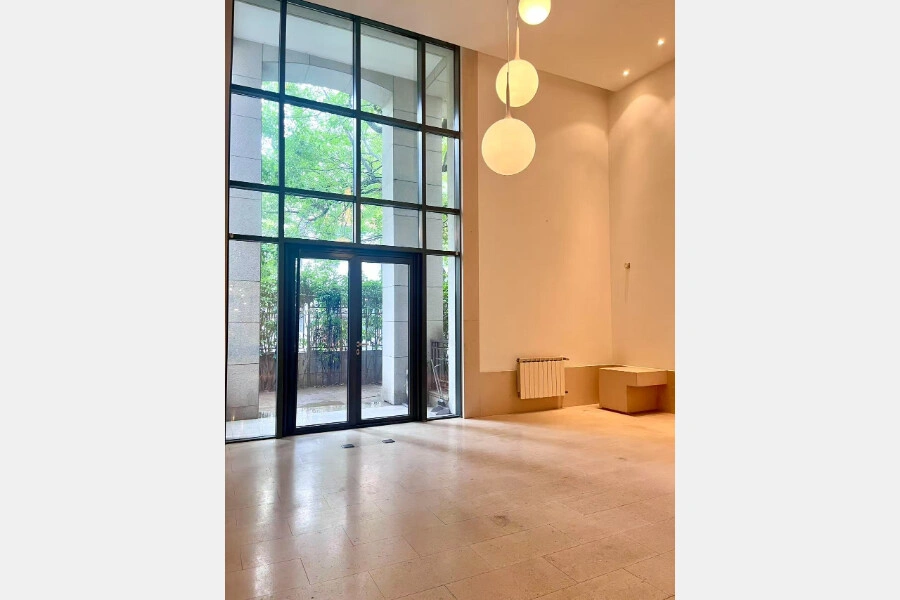 Bright apartment 330 m2 in Shanghai, China