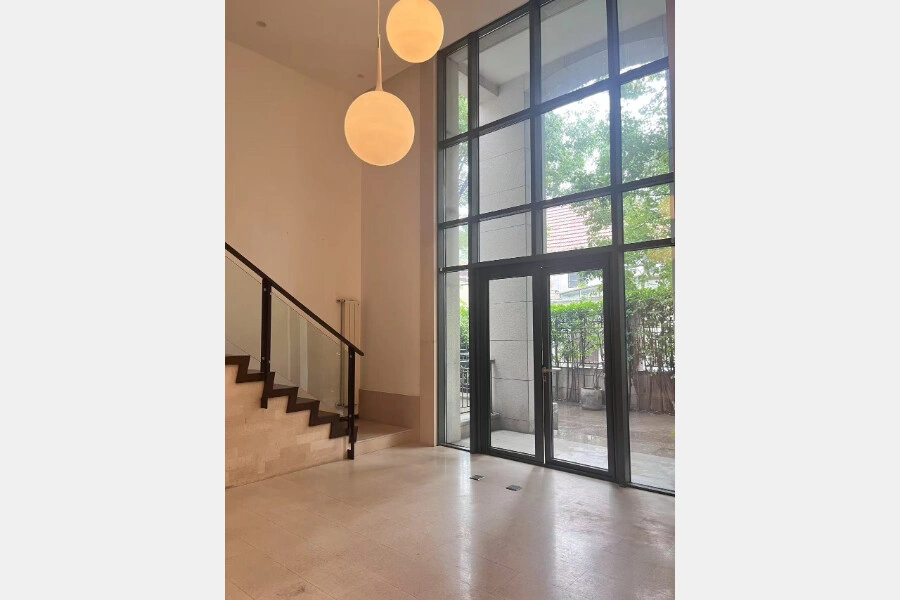 Bright apartment 330 m2 in Shanghai, China