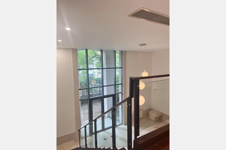 Bright apartment 330 m2 in Shanghai, China