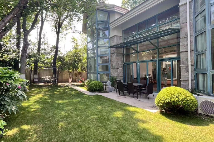 Bright villa 357 m2 in Shanghai, China