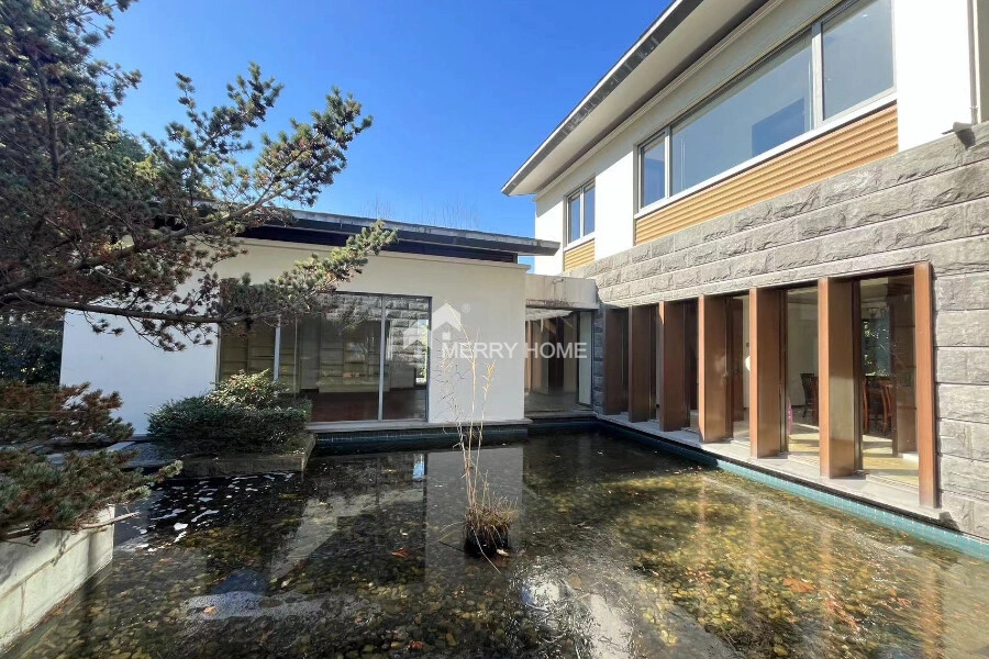 Spacious house 480 m2 in Shanghai, China