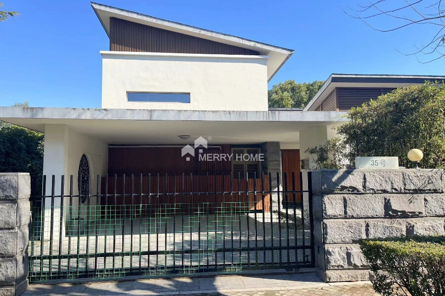 Spacious house 480 m2 in Shanghai, China
