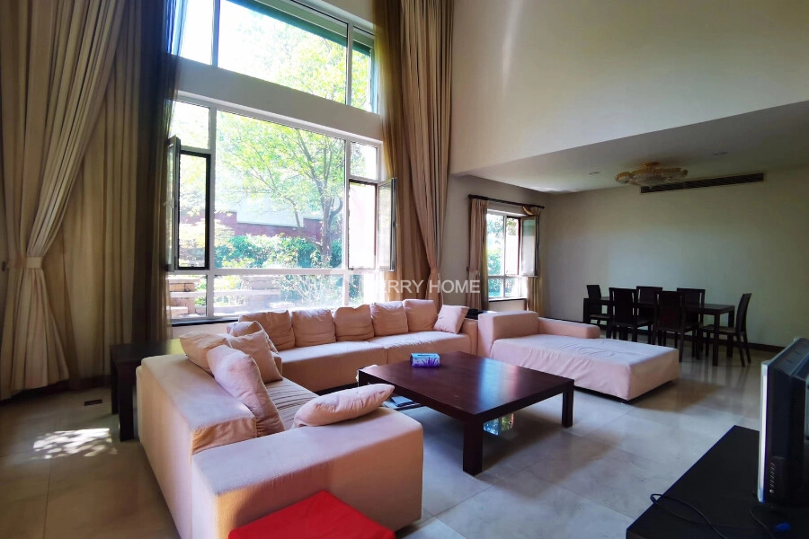 Spacious villa 301 m2 in Shanghai, China