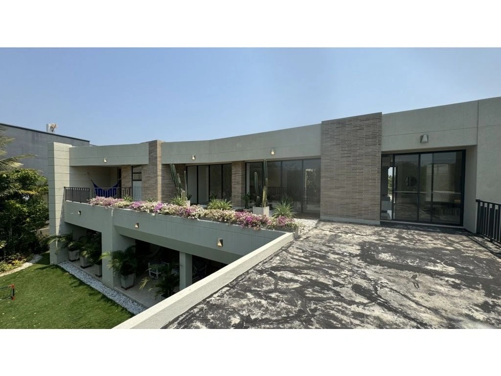 Brand-new house 400 m2 in Barranquilla, Colombia