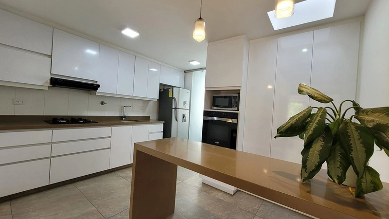 मेडेलिन, कोलंबिया में आधुनिक अपार्टमेंट 111 m2