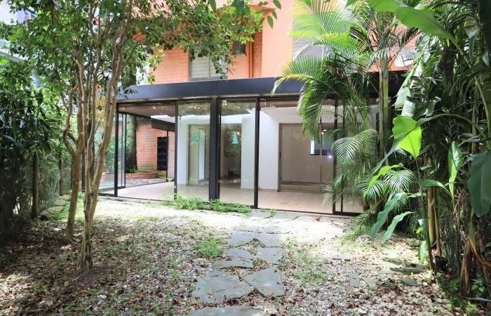 خانهٔ جادار ۱۶۰ مترمربعی در مدئین، کلمبیا