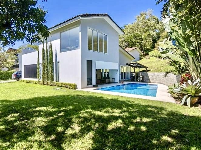 Spacious house 600 m2 in San Jose City, Costa Rica