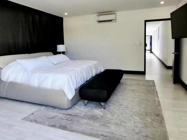 Spacious house 600 m2 in San Jose City, Costa Rica