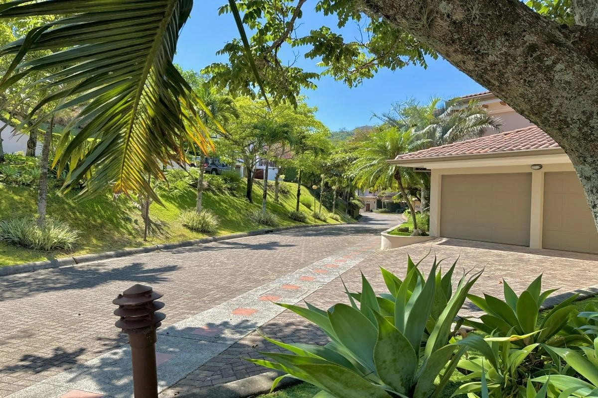 Spacious house 450 m2 in San Jose, Costa Rica