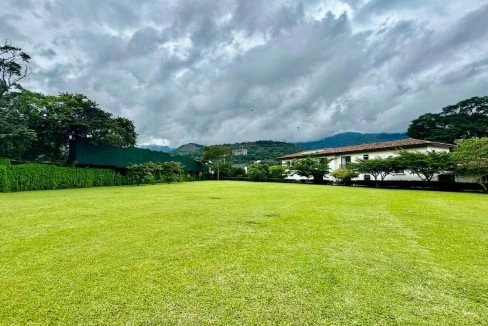 Spacious plot 1855 m² in San Jose City, Costa Rica