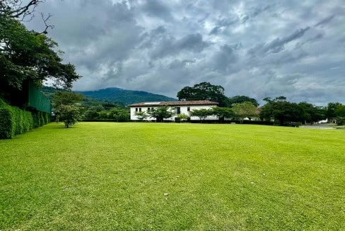 Spacious plot 1855 m² in San Jose City, Costa Rica