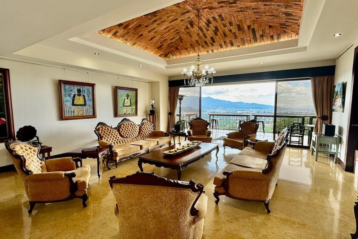 خانهای جادار به مساحت 999 m² در کارتاگو، کاستاریکا