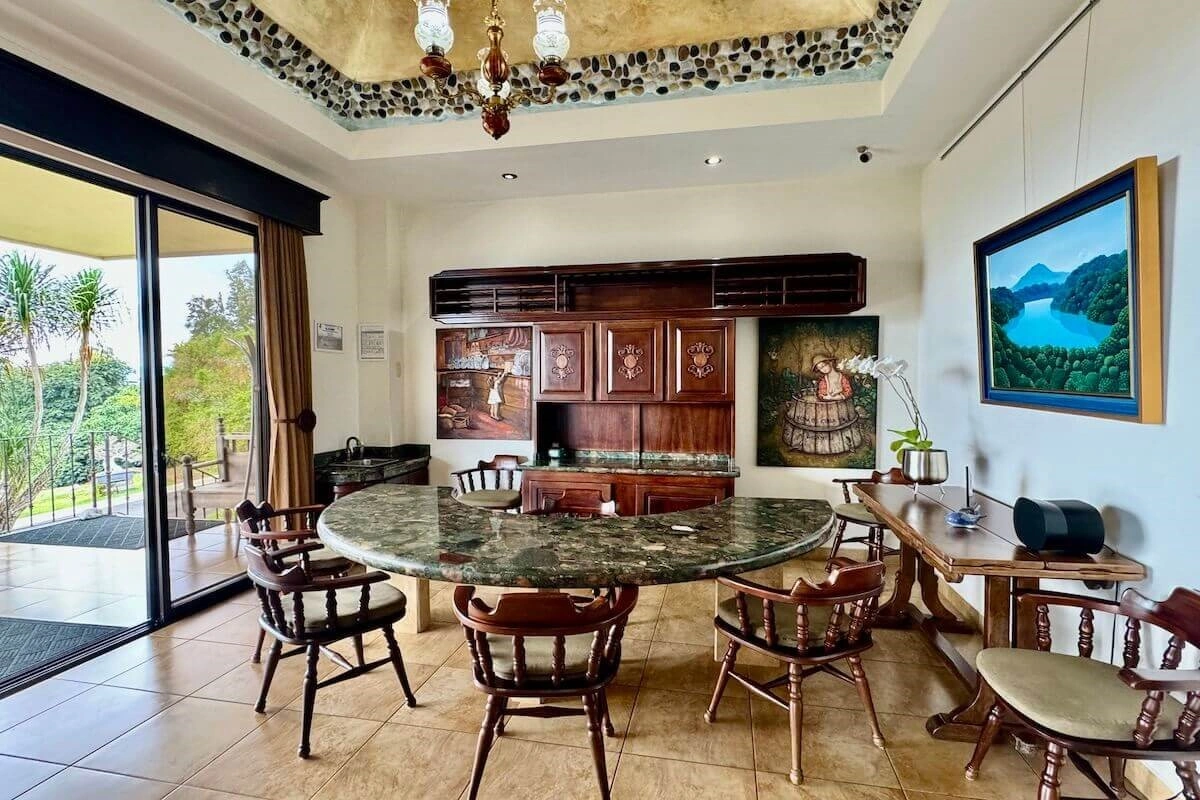 خانهای جادار به مساحت 999 m² در کارتاگو، کاستاریکا