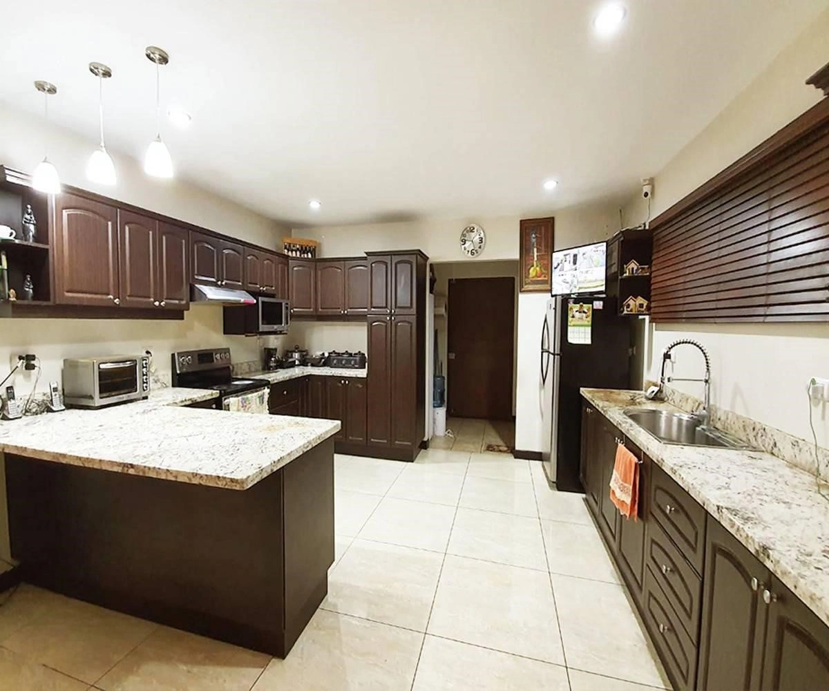 कार्टागो, कोस्टा रिका में आरामदायक 4+1 घर