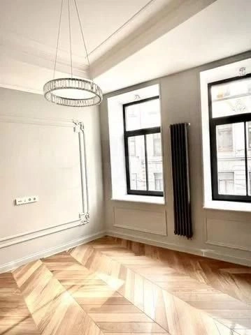Apartment 87 m2 in the historical center of St. Petersburg