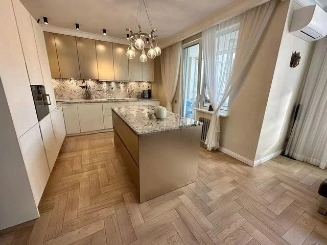 Apartment 124 m2 with premium renovation