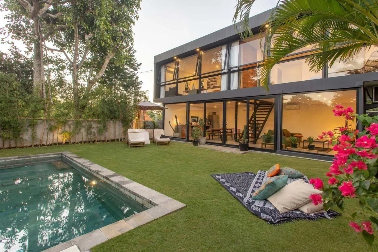 Magnificent villa with pool and luxurious garden in Bigin