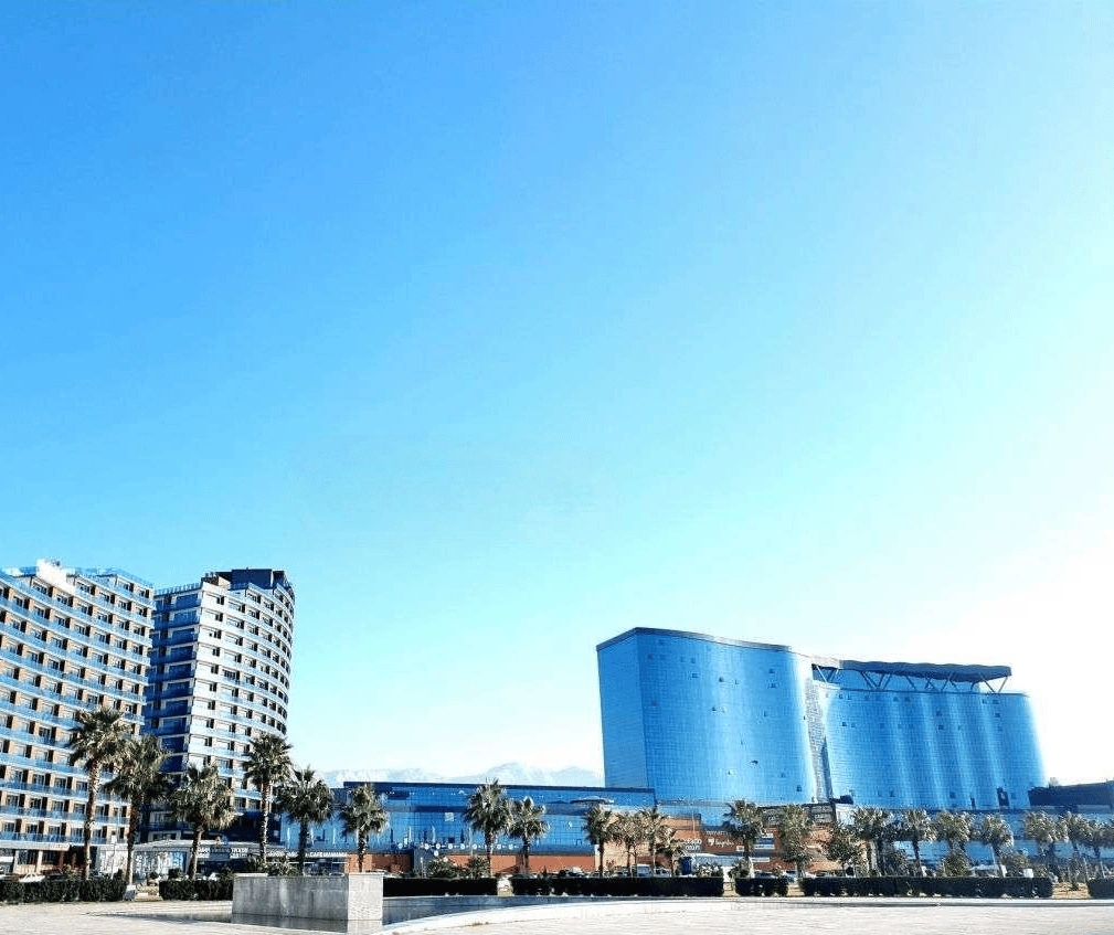 बातुमी के नए लक्ज़री रेजिडेंशियल कॉम्प्लेक्स में पहाड़ और समुद्र का नज़ारा‑वाला 1+1 अपार्टमेंट