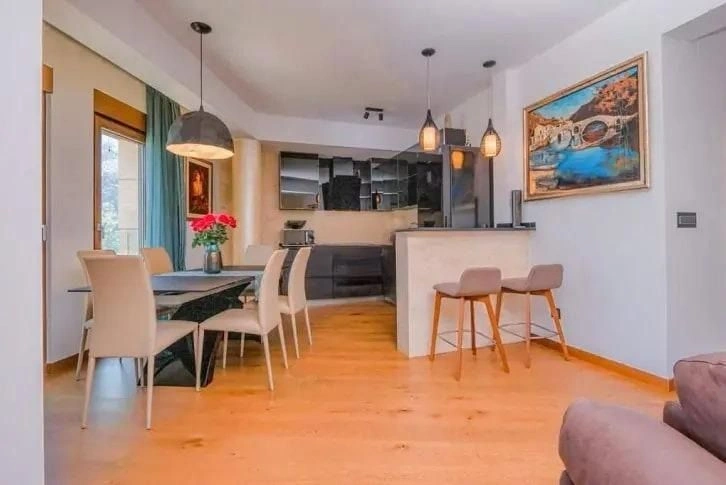 Apartamento de luxo de 78 m2 com vista panorâmica para o mar em Kotor