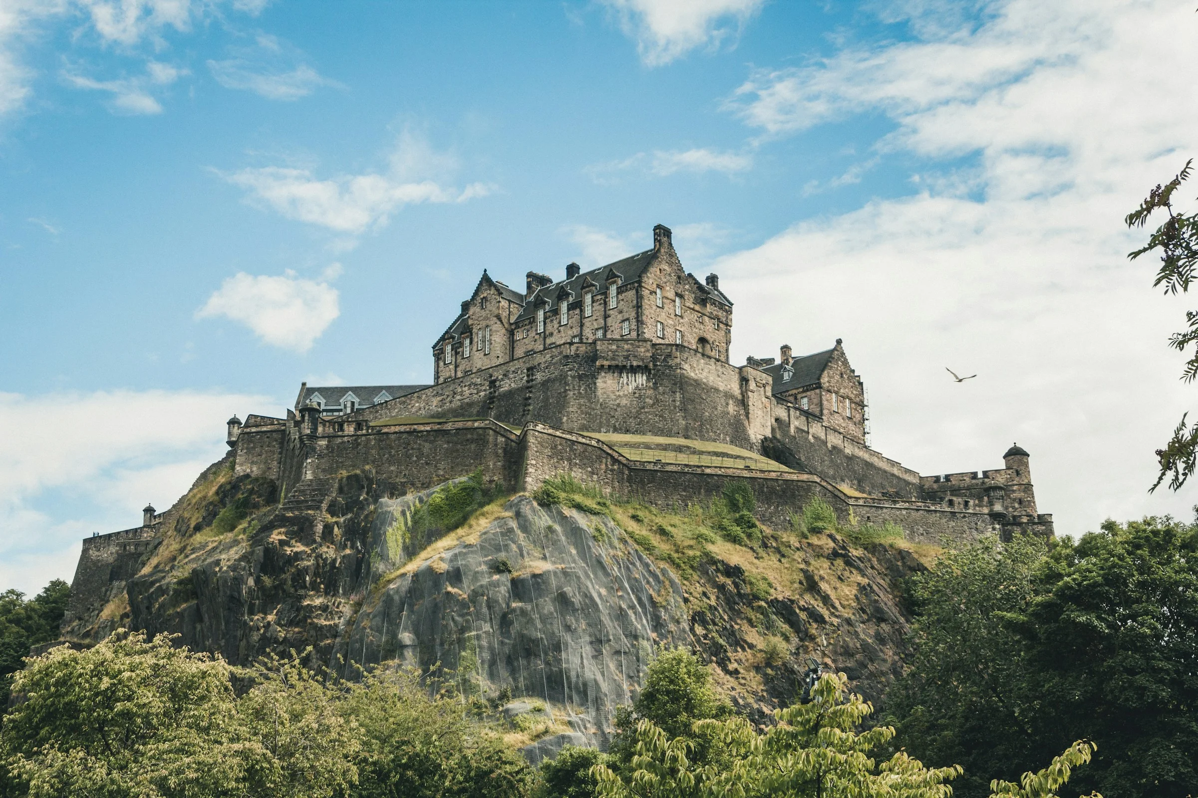Buy-to-Let Properties in Edinburgh – Rent & Earn | VelesClub Int.