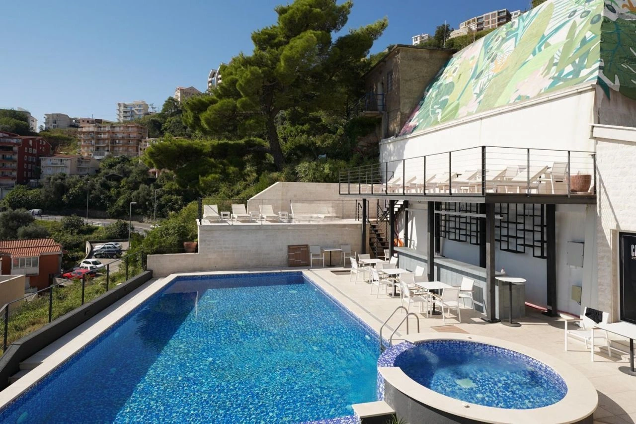 Budva'da 220 m2 lüks penthouse