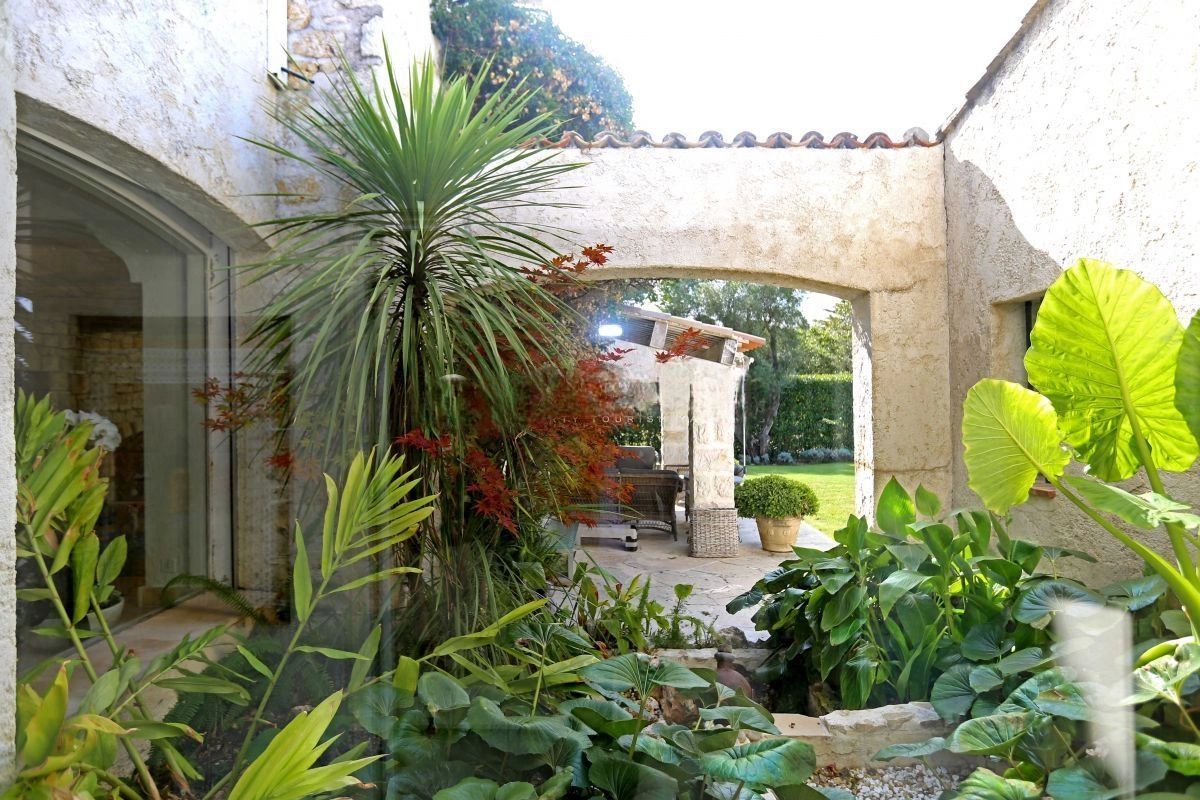 فيلا فاخرة 5+1 في أنتيب