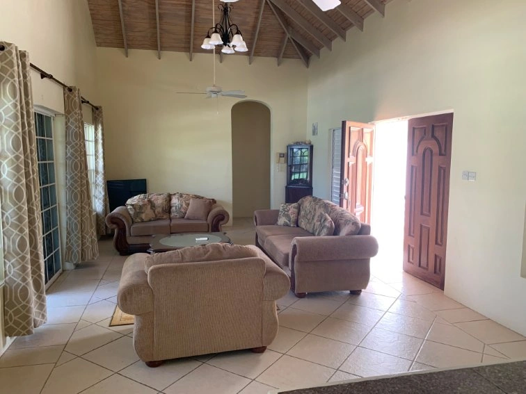 格林纳达圣乔治现代6+1别墅