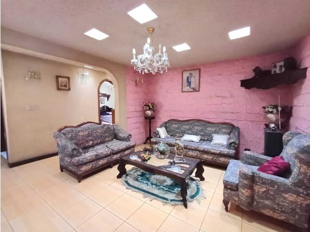 宽敞明亮住宅,7+1 间卧室,位于 Misko(危地马拉)