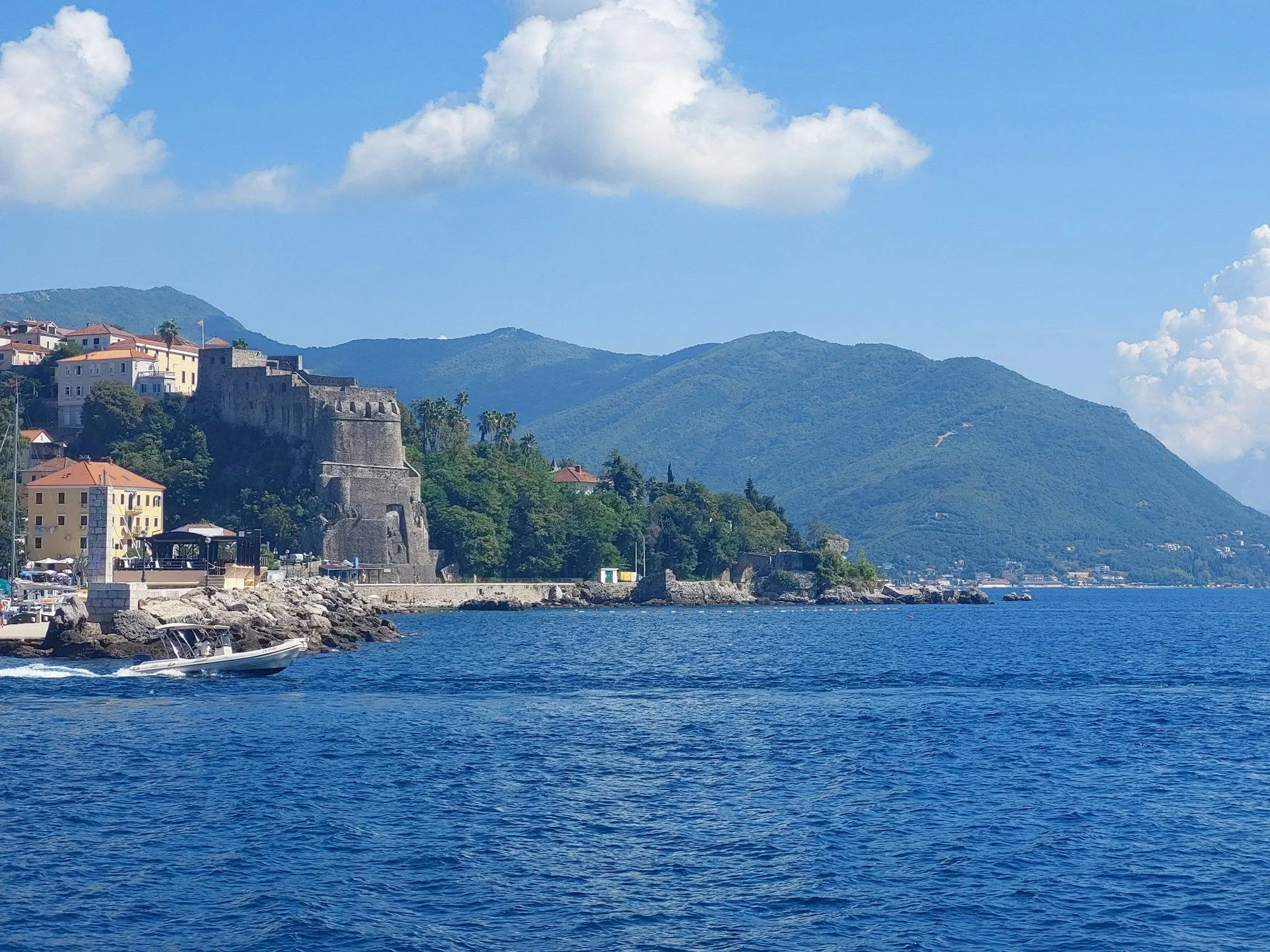 Mercado secundario inmobiliario de Herceg Novi – Propiedades de segunda mano de primera calidad | VelesClub Int.