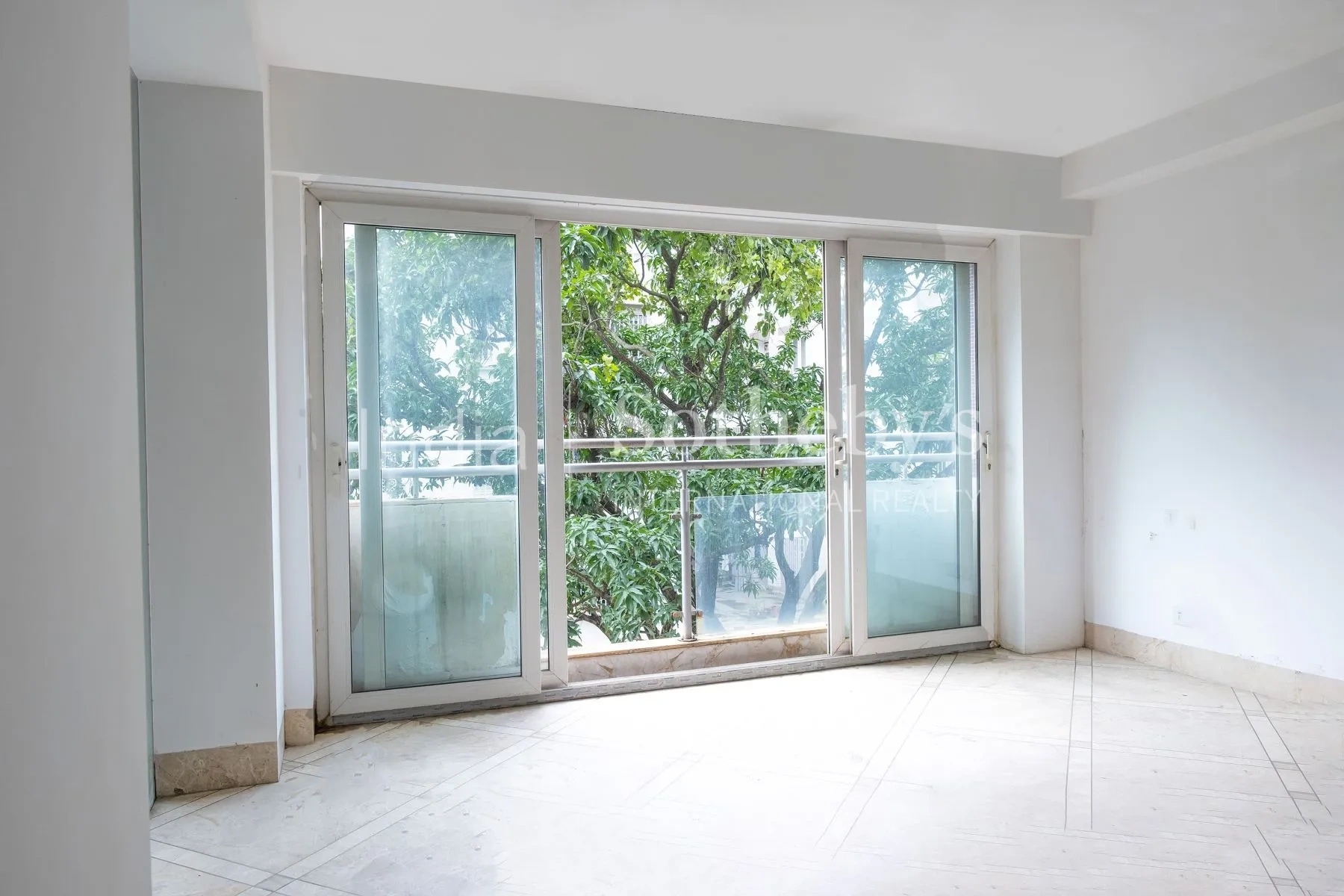 कोलकाता, भारत में आरामदायक 4+1 अपार्टमेंट