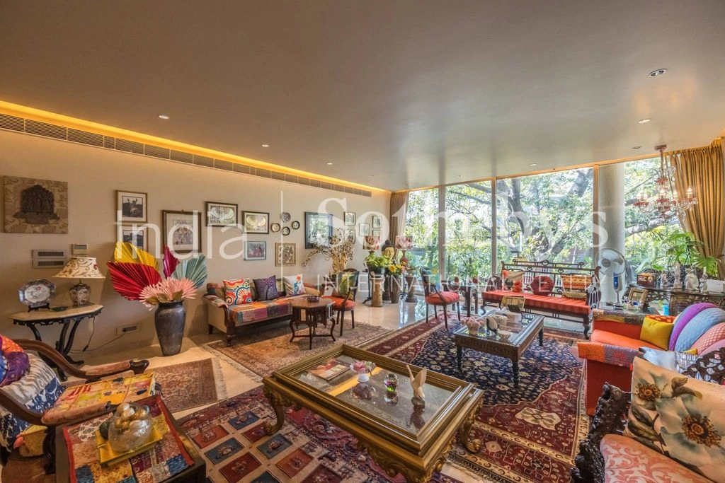 印度新德里:宽敞4室1厅公寓