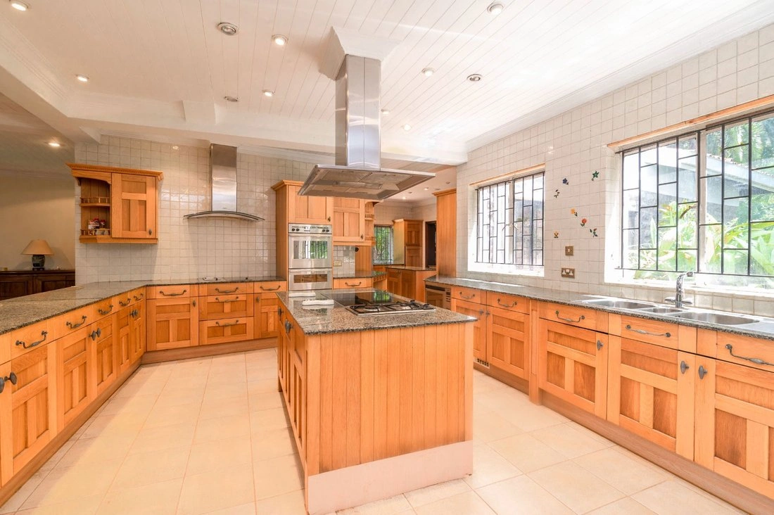 नैरोबी, केन्या में आरामदायक 5+1 घर