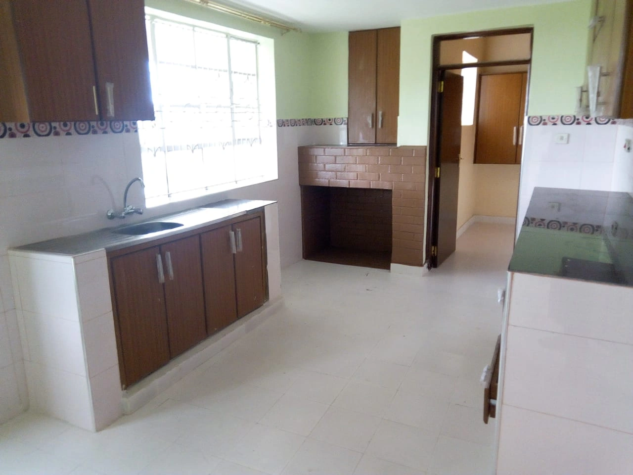 नकुरु, केन्या में धूप-भरा 5+1 घर