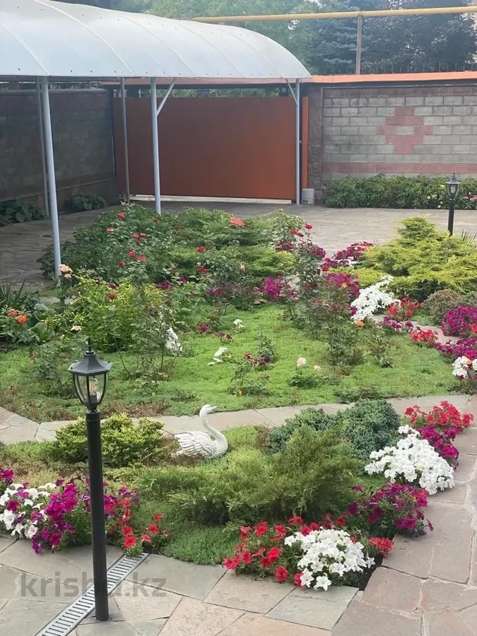 अल्माटी, कज़ाखस्तान में 360 m² का विस्तृत घर