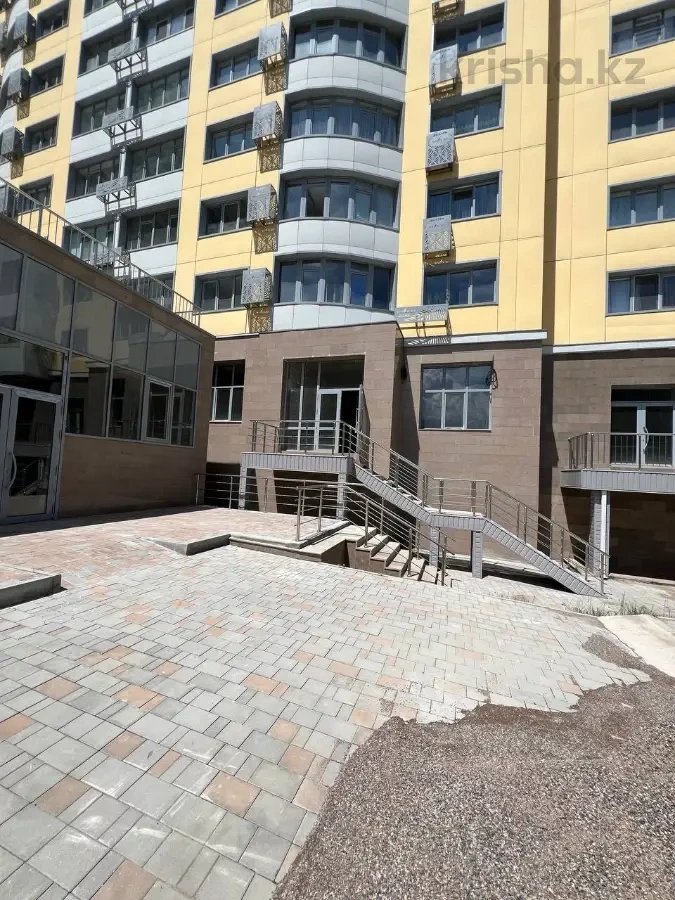 अलमाटी, कज़ाखस्तान में बहुउद्देशीय व्यावसायिक परिसर — 123 m²