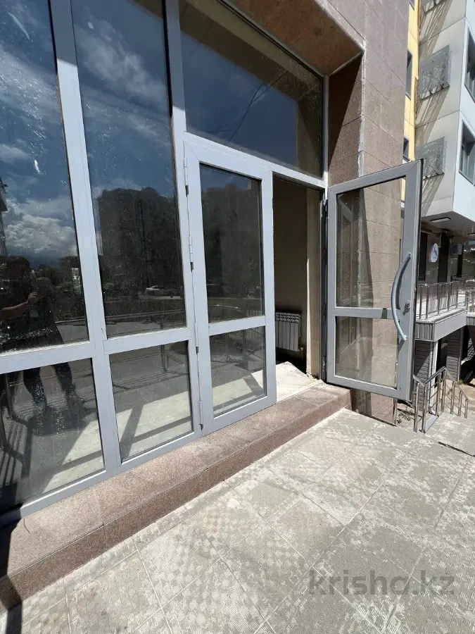 अलमाटी, कज़ाखस्तान में बहुउद्देशीय व्यावसायिक परिसर — 123 m²