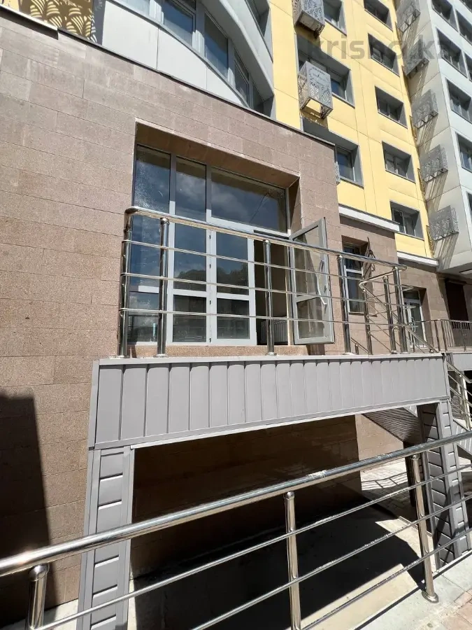 अलमाटी, कज़ाखस्तान में बहुउद्देशीय व्यावसायिक परिसर — 123 m²