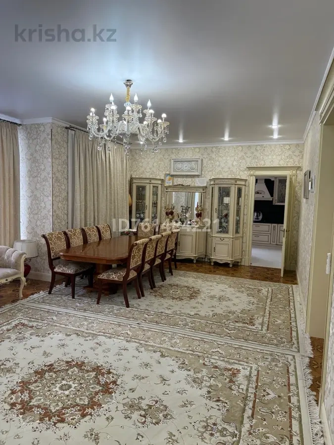 哈萨克斯坦阿斯塔纳阳光充足的5+1住宅