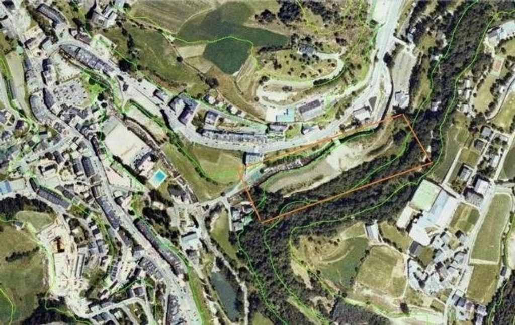 La Massana, Andorra'da apartman yapımı için 7417 m2'lik arsa