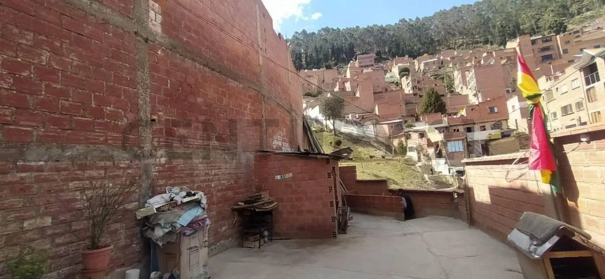 玻利维亚拉巴斯 220 m² 土地