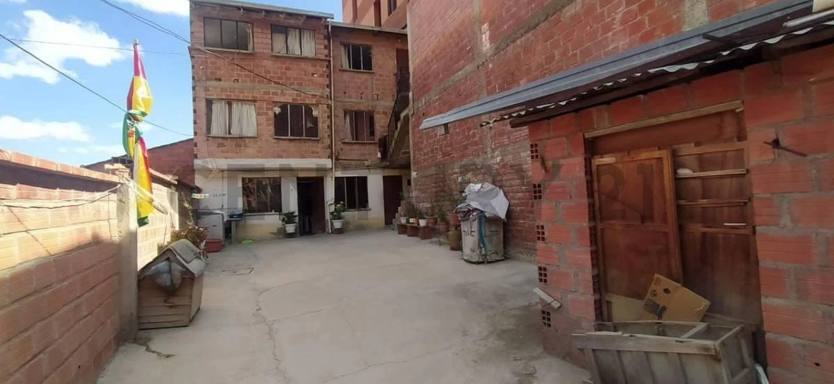 玻利维亚拉巴斯 220 m² 土地