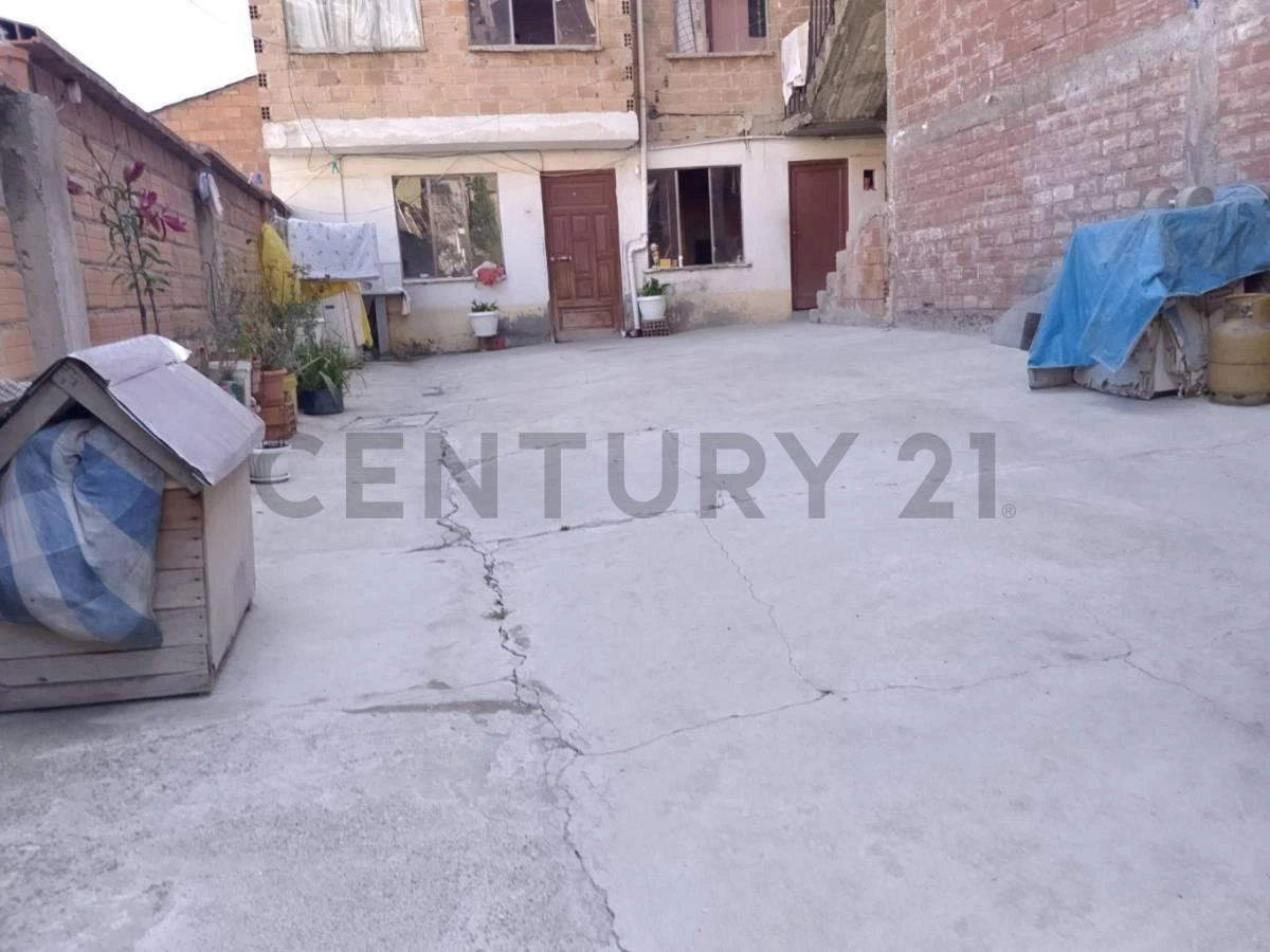 玻利维亚拉巴斯 220 m² 土地