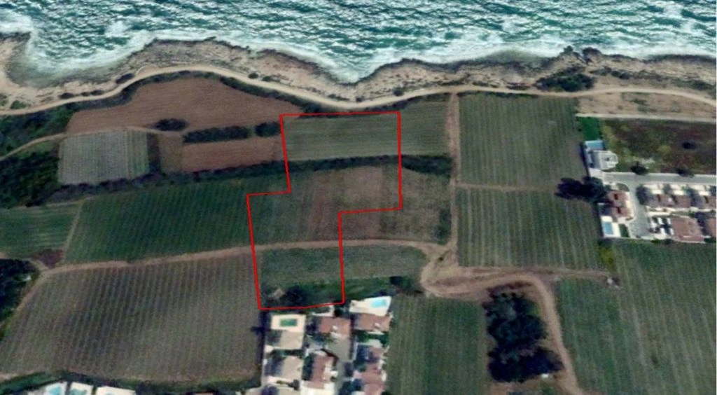 Terrain de luxe de 7 544 m² au bord de la mer à Famagouste, Chypre