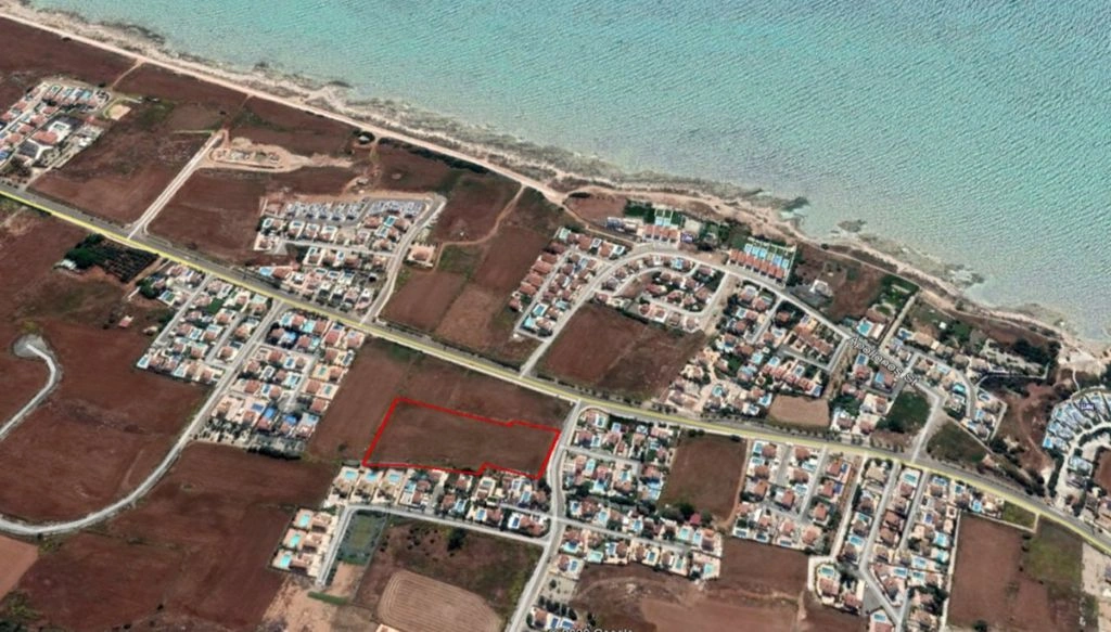 키프로스 아야 나파 바다 옆의 7,749 m² 플롯